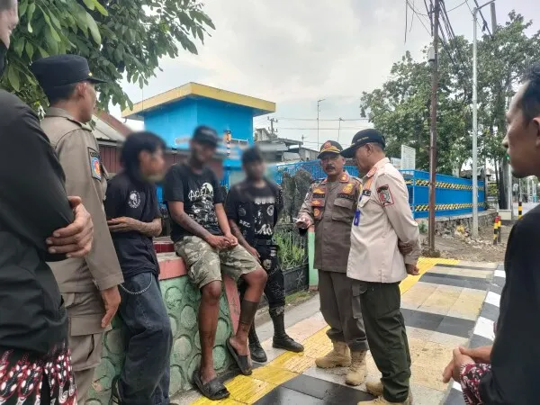 Satpol PP Bojonegoro Terus Jaga Ketertiban dengan Pembinaan Pengamen