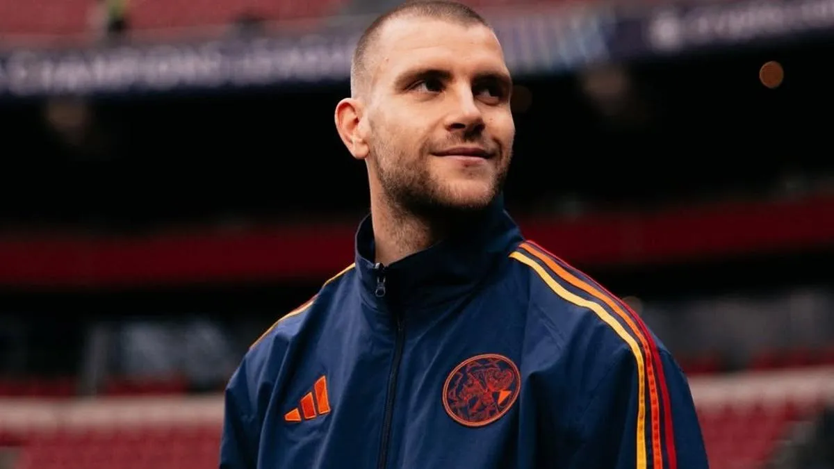 Maarten Paes Berpeluang Besar Menjaga Gawang Ajax Setelah Cedera Parah Vitezslav Jaros