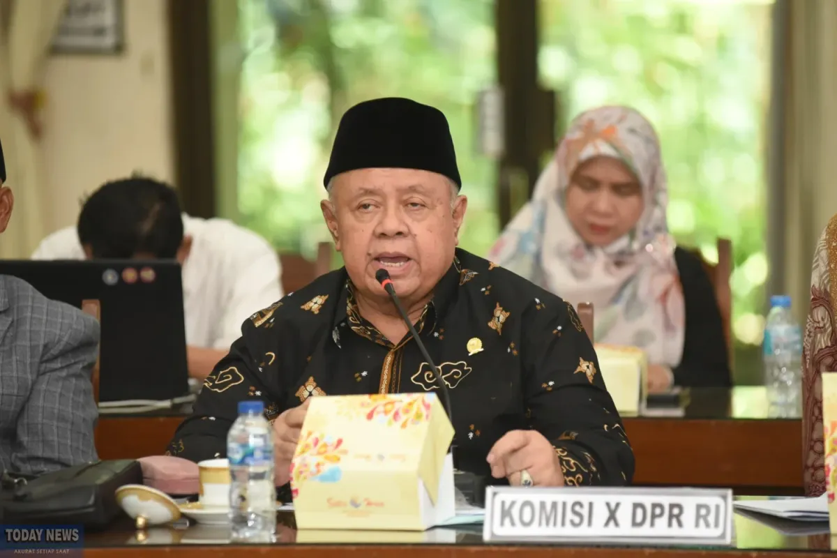 DPR Soroti Ketimpangan Kesejahteraan Guru, Tuntut Jaminan yang Bermartabat