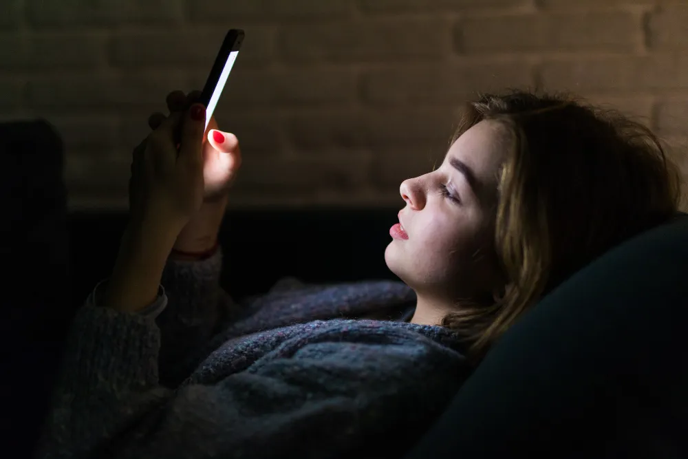 Dampak Negatif Scrolling Sebelum Tidur Terhadap Kualitas Hidup