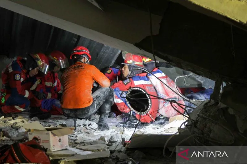 Kemenag Pastikan Proses Evakuasi Santri di Ponpes Al Khoziny Terkelola dengan Baik
