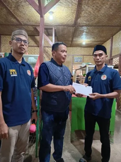 Ciber Gelar Bukber dan Santunan Anak Yatim di Warung Bakakak Ayam Kampung