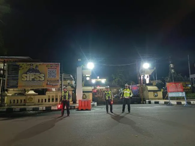 Polres Lumajang Gelar Kegiatan Poros Malam untuk Tingkatkan Keamanan Lalu Lintas