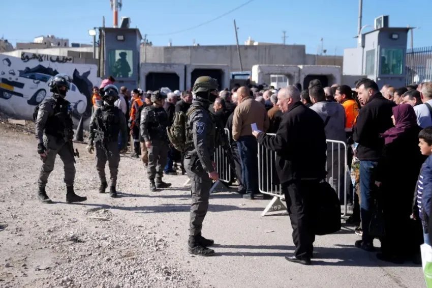 Pembatasan Akses Warga Palestina ke Masjid Al-Aqsa saat Salat Jumat Ramadan