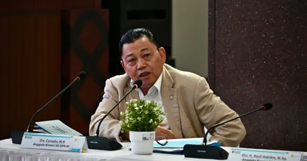 Cornelis Tegaskan Pentingnya Transparansi Keuangan dan Listrik Desa di PLN Jabar