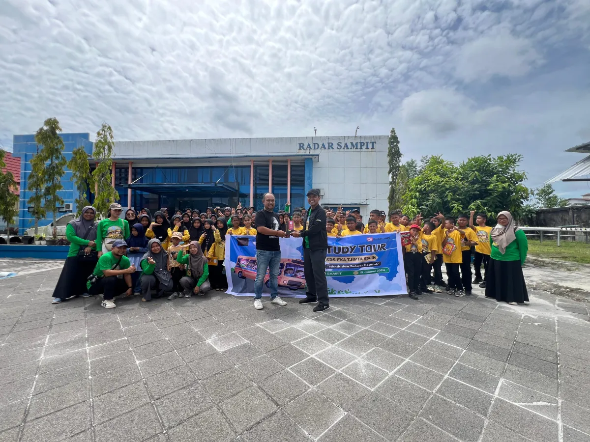 Siswa SD Eka Tjipta Sulin Belajar Jurnalistik di Radar Sampit
