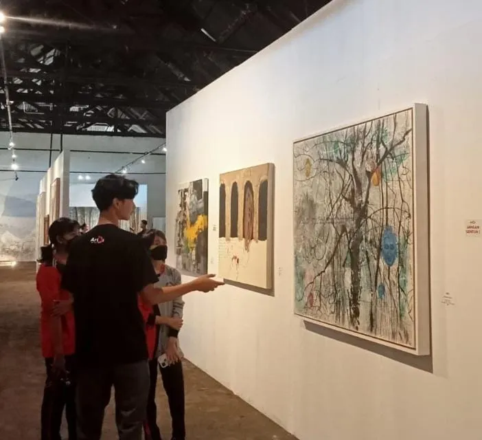 Siswa SMPN 2 Rogojampi Kunjungi Pameran ArtOs Nusantara di Marina Boom