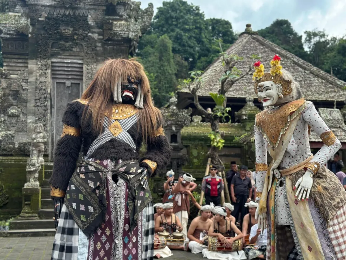 Desa Wisata Penglipuran Rayakan Imlek dengan Pementasan Barong Landung