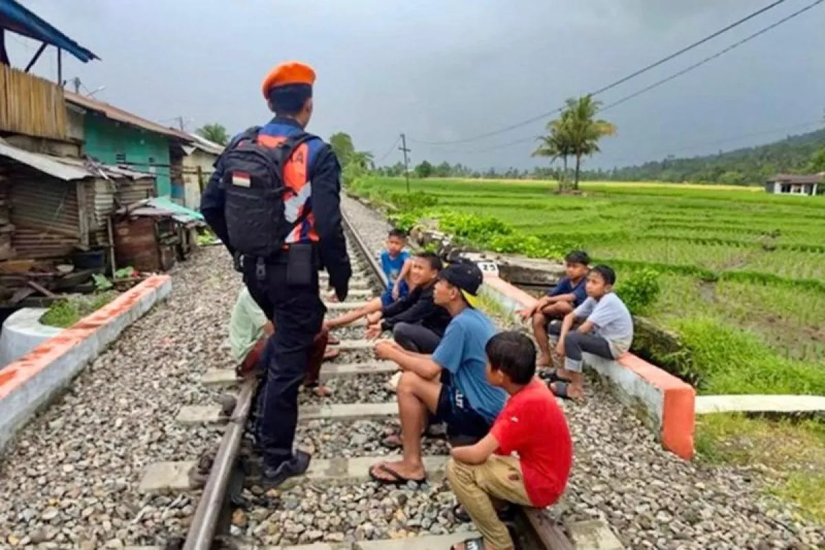 KAI Sumbar Imbau Masyarakat Hindari Aktivitas di Jalur Kereta Selama Ramadhan