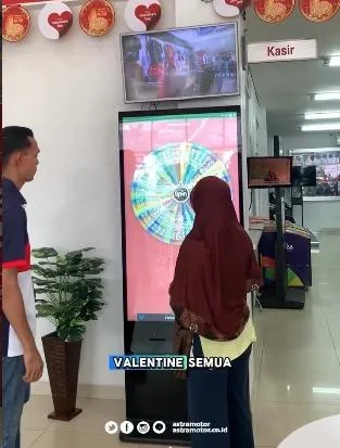 Astra Motor Natar Gelar Event Showroom dengan Spin Wheels Berhadiah Sembako