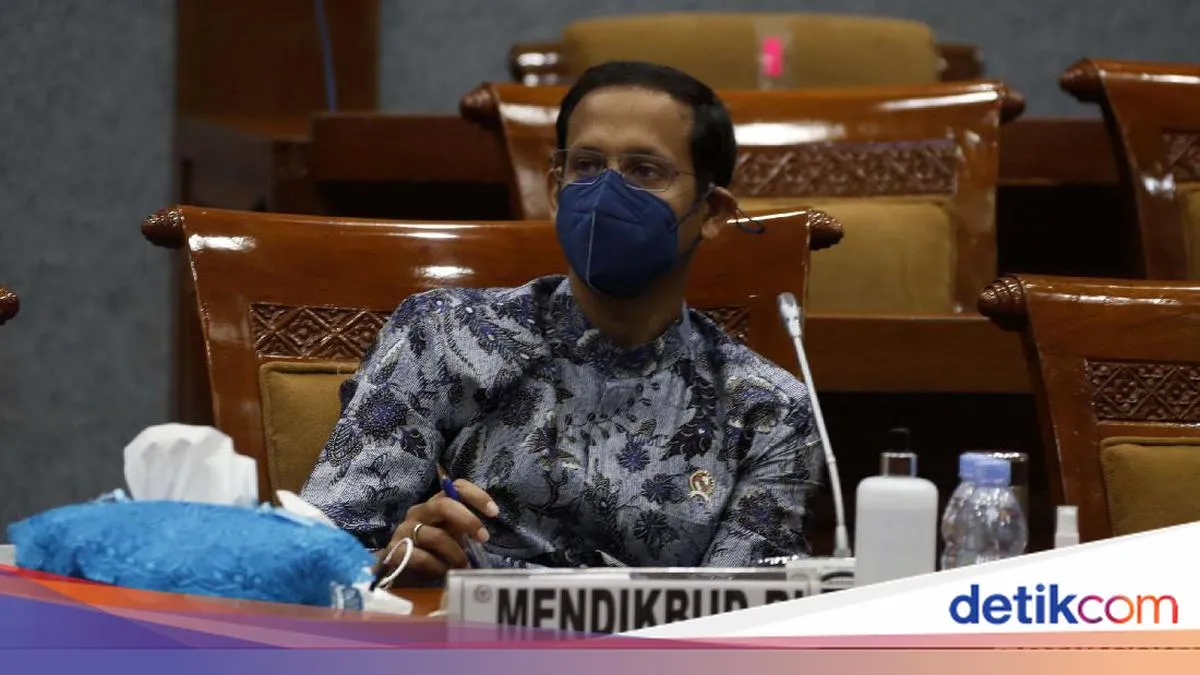 Nadiem Makarim Klarifikasi Isu Peta Jalan dan Pelajaran Agama di Depan Dewan
