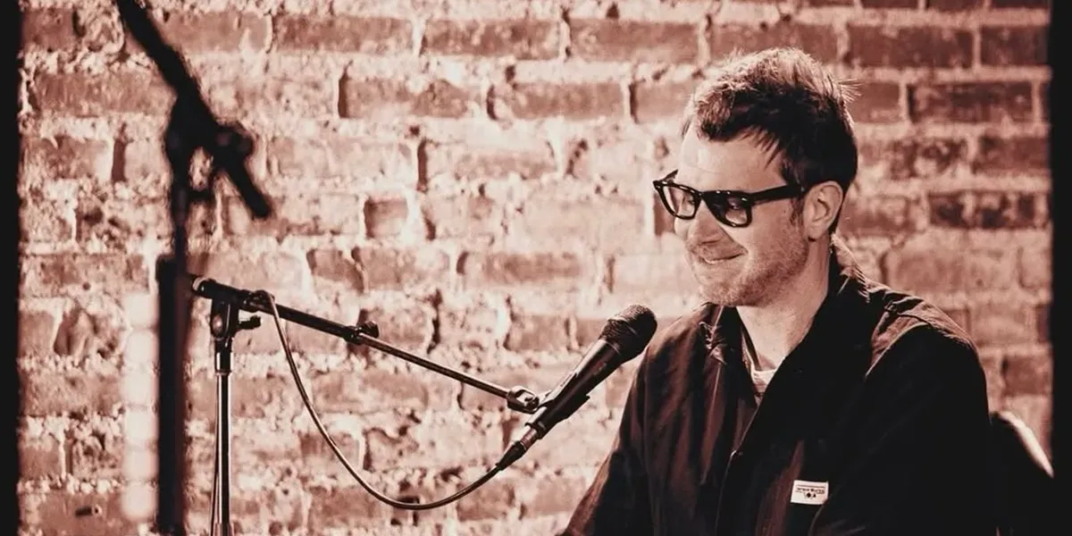 Kepalsuan dan Keletihan Emosional dalam Lagu Fake Plastic Trees - Howie Day
