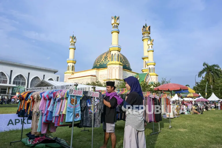 Ritus Ngabuburit: Kebersamaan dan Dampak Ekonomi di Bumi Gora