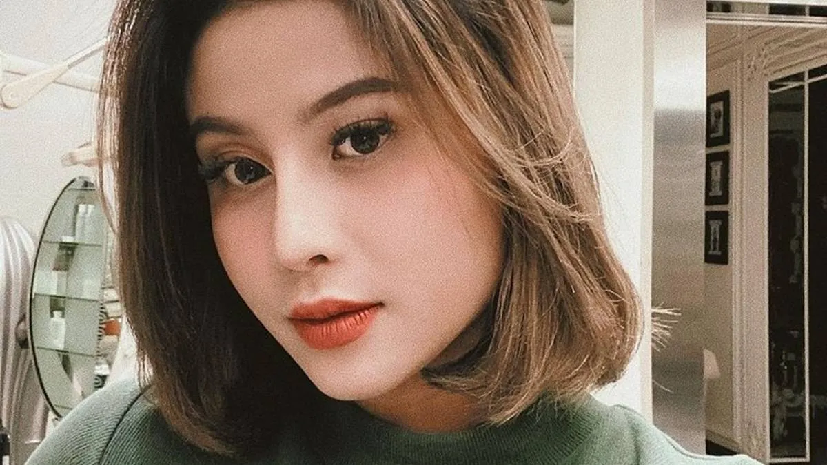 Awkarin Tampil Menawan Naik Sepeda dengan Bikini, Netizen Beri Pujian