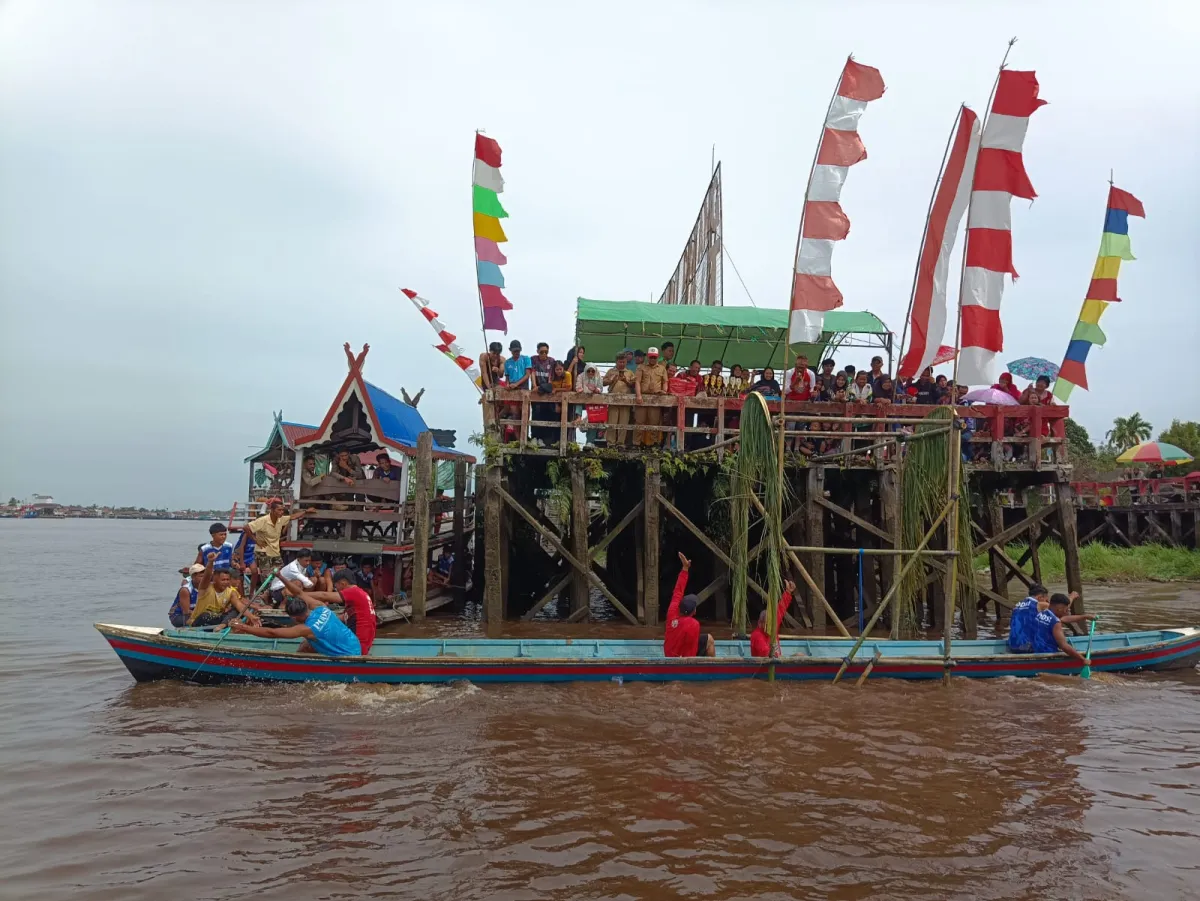 Dayung Besei Kambe Jadi Sorotan Utama di Festival Budaya Kotim 2026