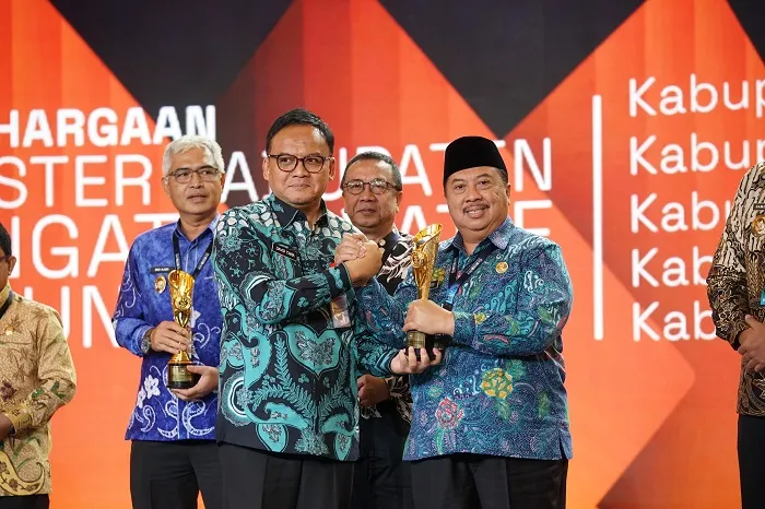 Jombang Raih 18 Penghargaan Pelayanan Prima di Bawah Kepemimpinan Warsubi-Salman