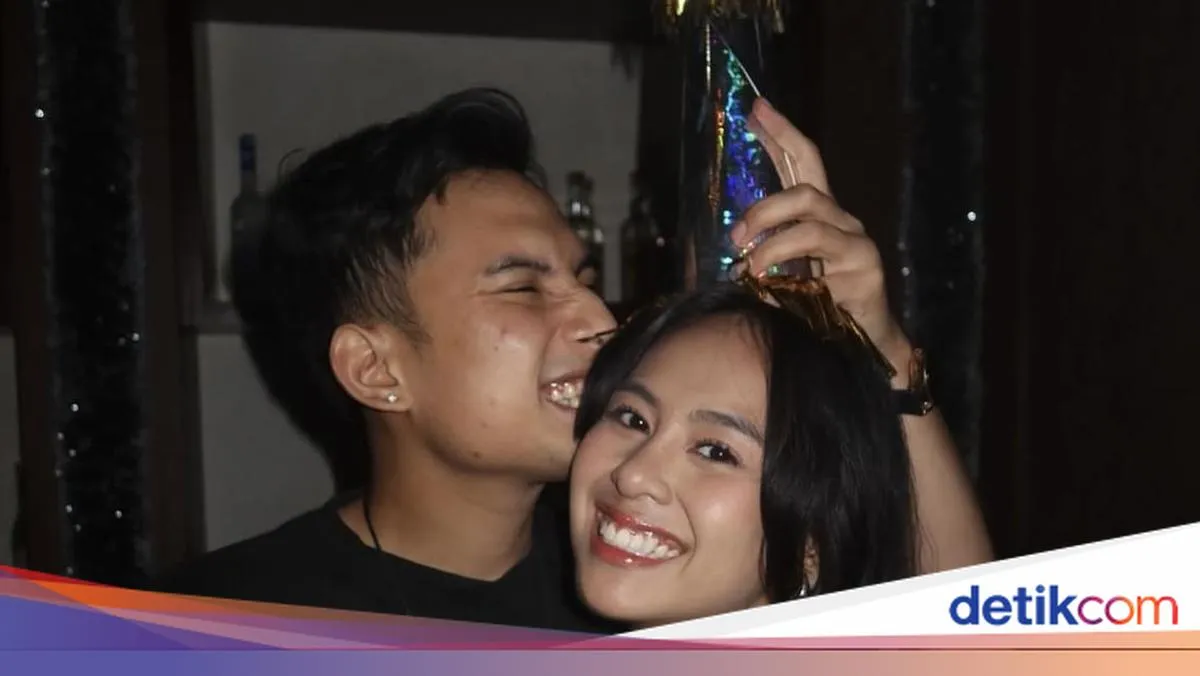 Ananda Zhafira, Pacar Baru Okin, Gemar Cicip Makanan Viral