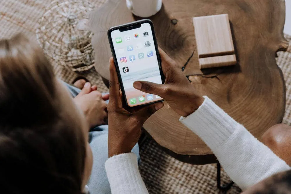 Memahami FOMO: Dampak Media Sosial pada Kehidupan Digital