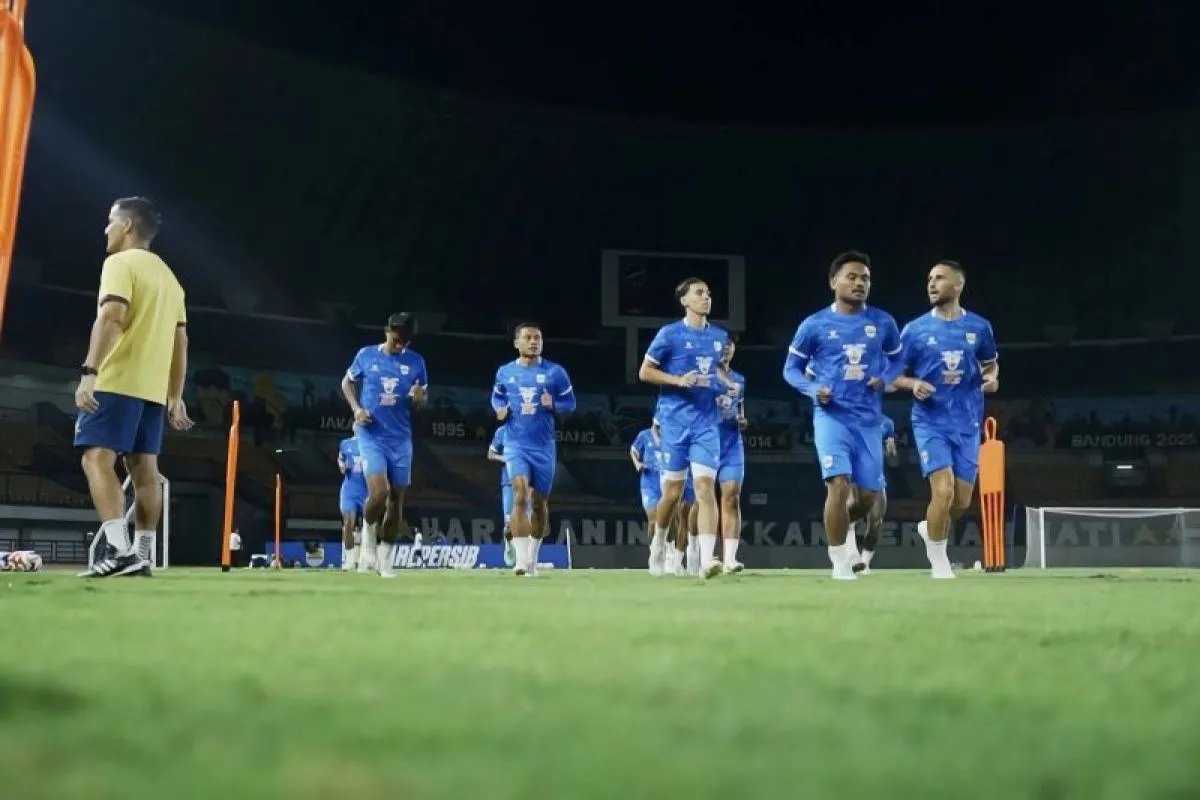 Persib Gelar Latihan Malam Selama Ramadan untuk Jaga Kondisi Pemain