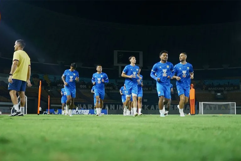 Persib Bandung Sesuaikan Latihan Menyambut Ramadan dengan Strategi Bojan Hodak