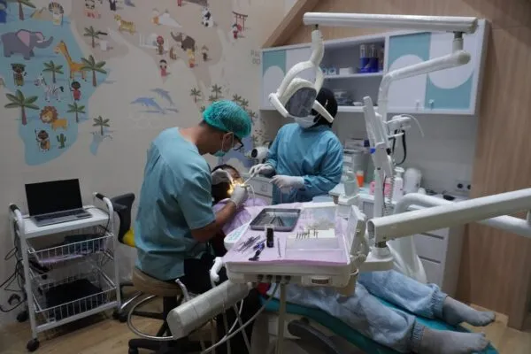 Dentaland Clinic Berikan Perawatan Gigi Gratis untuk Anak Binaan Rumah Langit