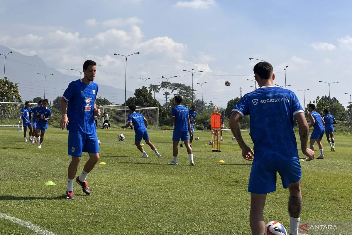 Persib Bandung Latihan Malam Selama Ramadhan untuk Optimalisasi Performa