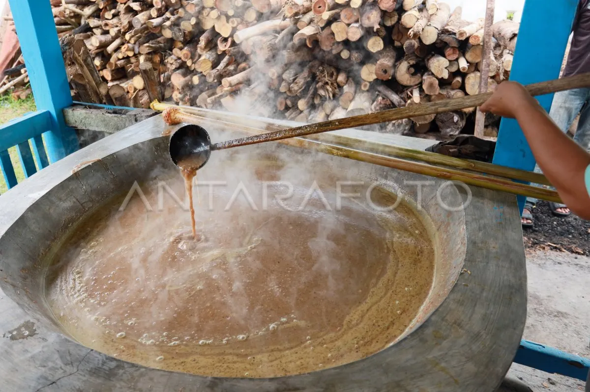 Gotong Royong Memasak Ie Bu Peudah untuk Berbuka Puasa di Aceh Besar