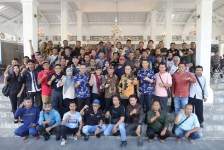 Pemberian Kartu Liputan Daerah untuk Wartawan di Kuningan: Meningkatkan Kemitraan dan Profesionalisme
