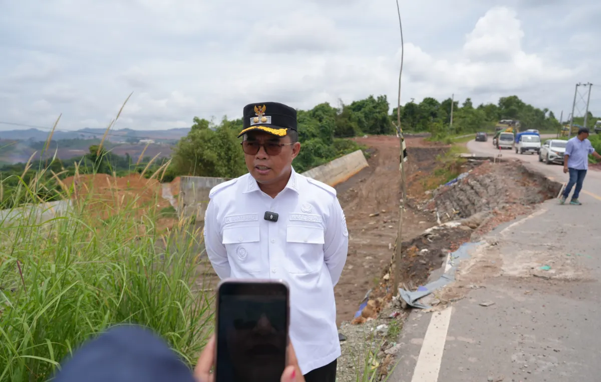 Wabup Kutim Soroti Tanggung Jawab KPC Terhadap Longsor di Jalan Poros Sangatta-Bengalon