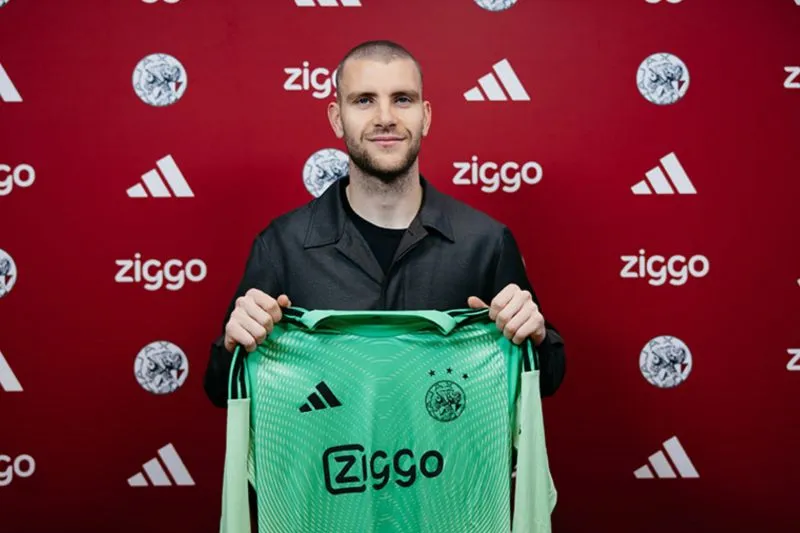 Maarten Paes Siap Debut Bersama Ajax Setelah Kiper Utama Cedera