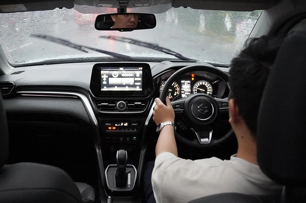 Tips Aman Berbuka Puasa di Mobil Saat Perjalanan