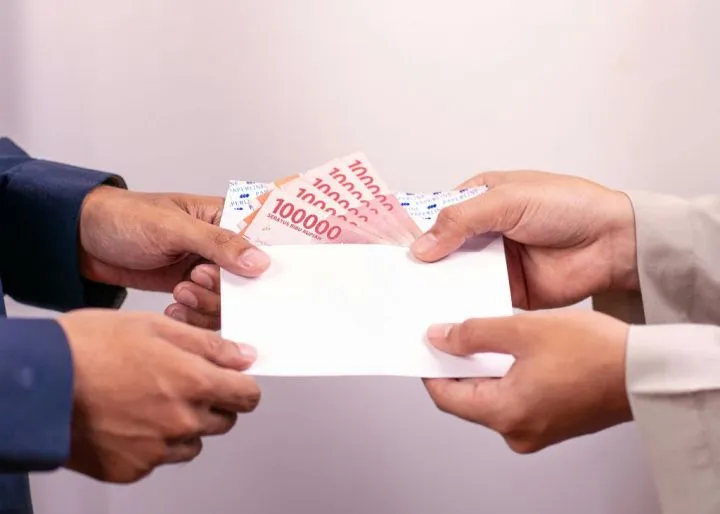 Gaji ke-14 ASN dan Kenaikan Harga Emas Antam Jadi Sorotan Ekonomi