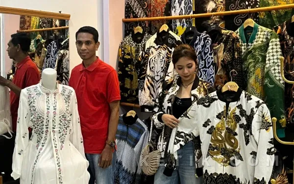 Dasilva Batik Tawarkan Gamis Silk Khas Malang untuk Lebaran 2026