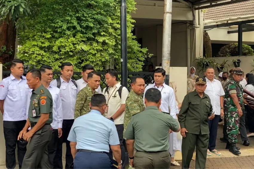 Panglima TNI dan Menteri Melayat untuk Hormati Almarhum Try Sutrisno