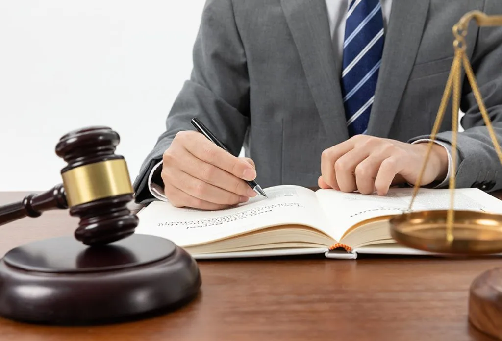 Akses Bantuan Hukum sebagai Hak Konstitusional Warga Negara