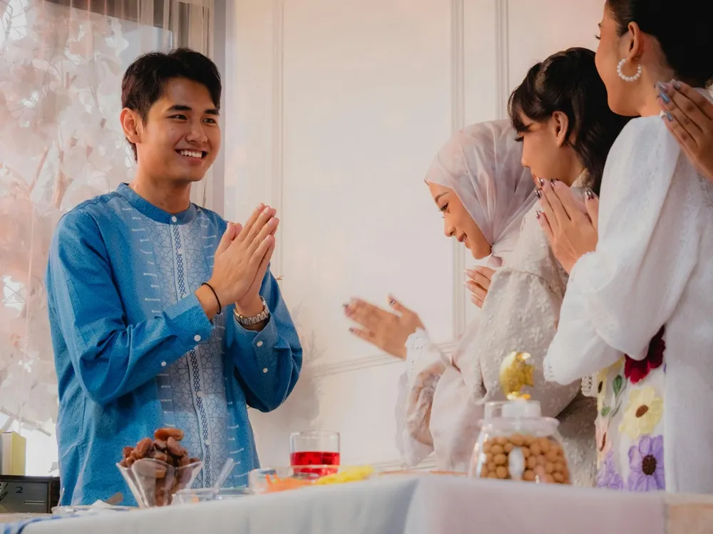 7 Pilihan Baju Koko Pria Stylish untuk Menyambut Ramadan dan Lebaran