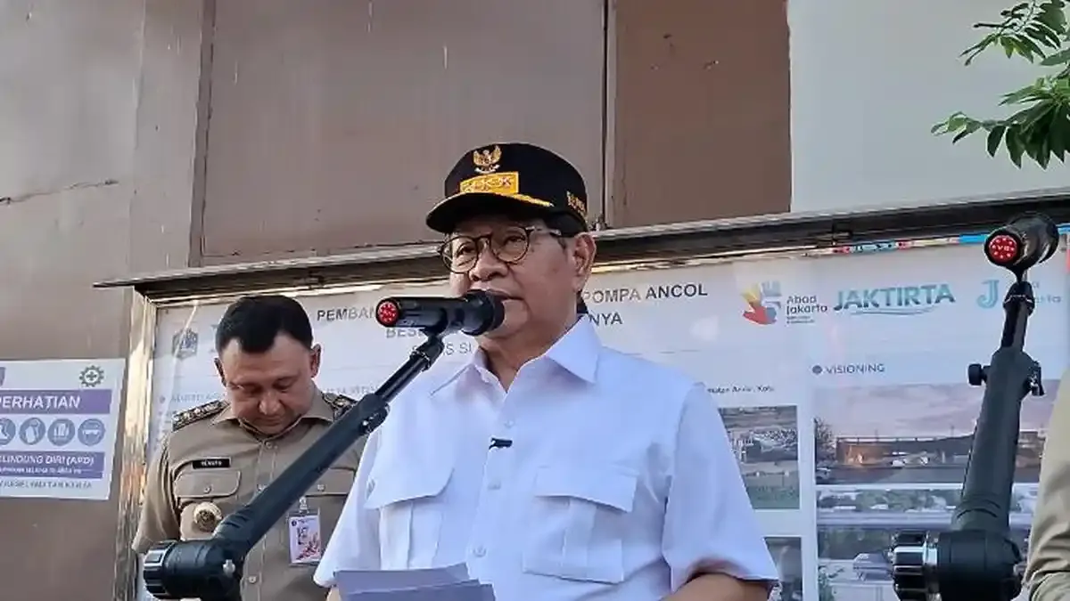 Pramono Anung Targetkan Pengerukan Kanal Banjir Barat Selesai dalam Setahun