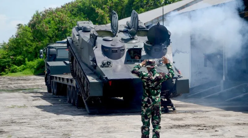 Latihan Keterampilan Mengemudi Ranpur oleh Prajurit Yonranratfib 2 Marinir