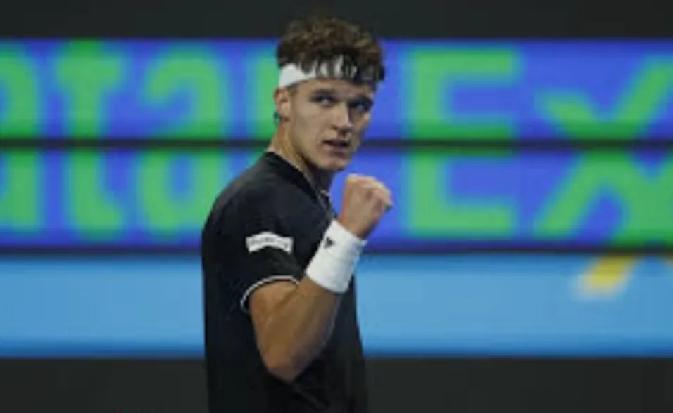 Jakub Mensik Raih Kemenangan Besar atas Jannik Sinner di Doha