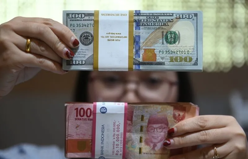 Pelemahan Rupiah: Tantangan dan Peluang bagi Usaha di Batam