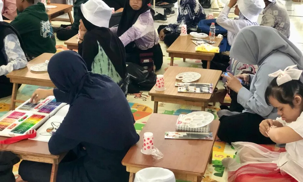Art Therapy: Ruang Ekspresi Kreatif bagi Penyandang Disabilitas di Sentra Budi Luhur Banjarbaru