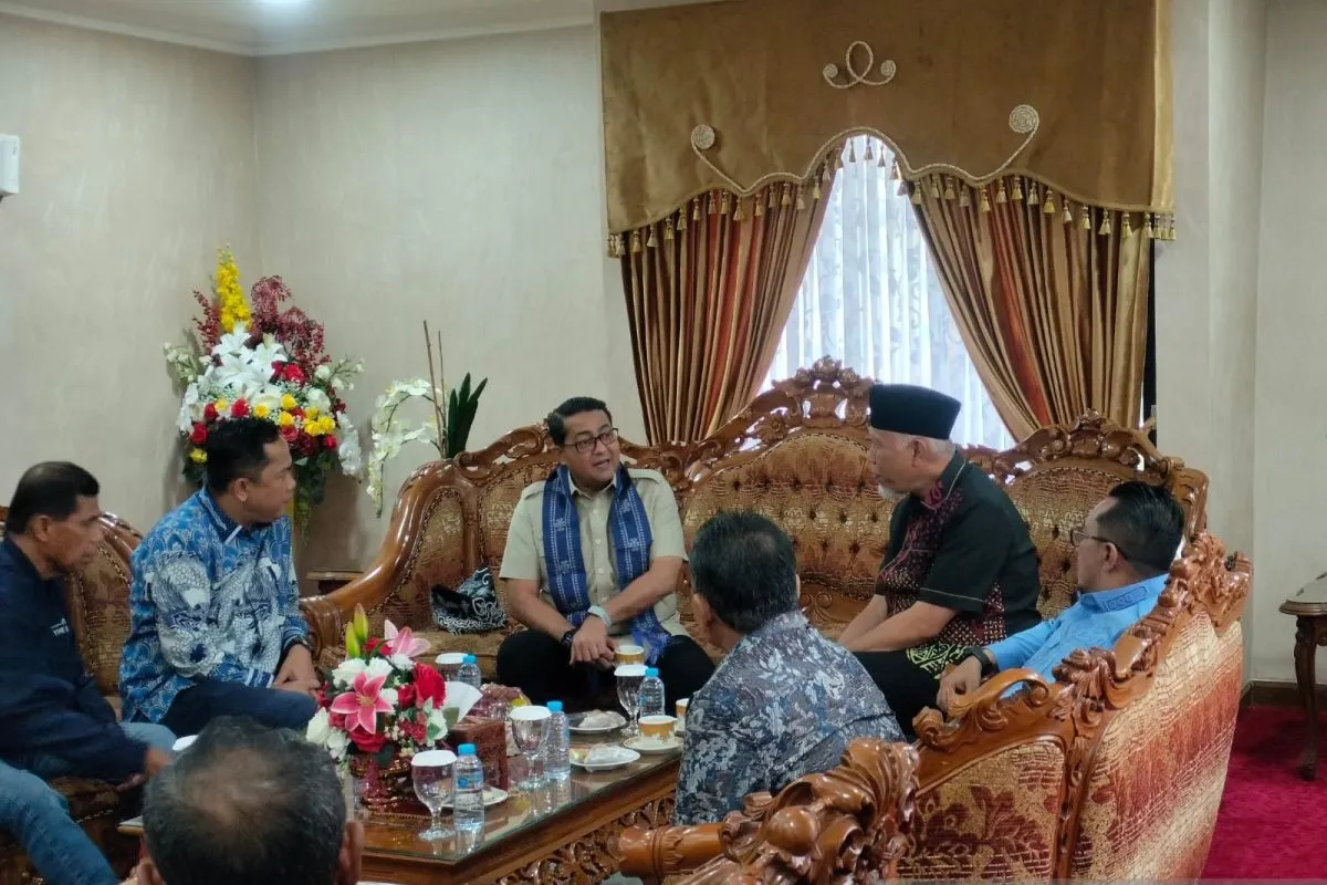 Gubernur Mahyeldi Kenalkan Program Nagari Creative Hub kepada Menekraf