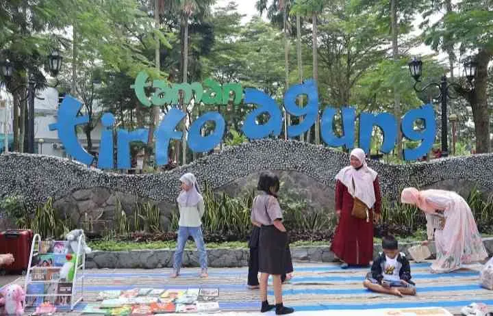 Perayaan Ulang Tahun Ibu Nikmah di Lapak Baca Bersama Raga Kids Club