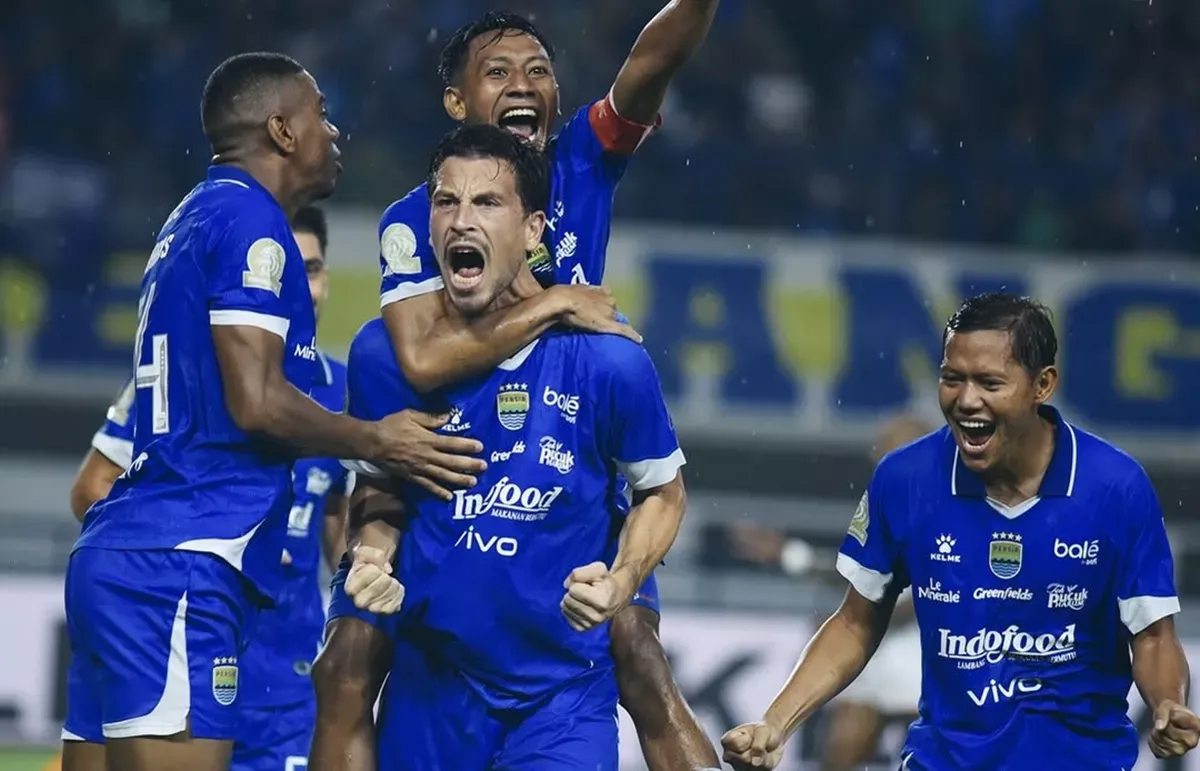 Persib Bandung Melawan Persik Kediri: Duel Seru di Kandang