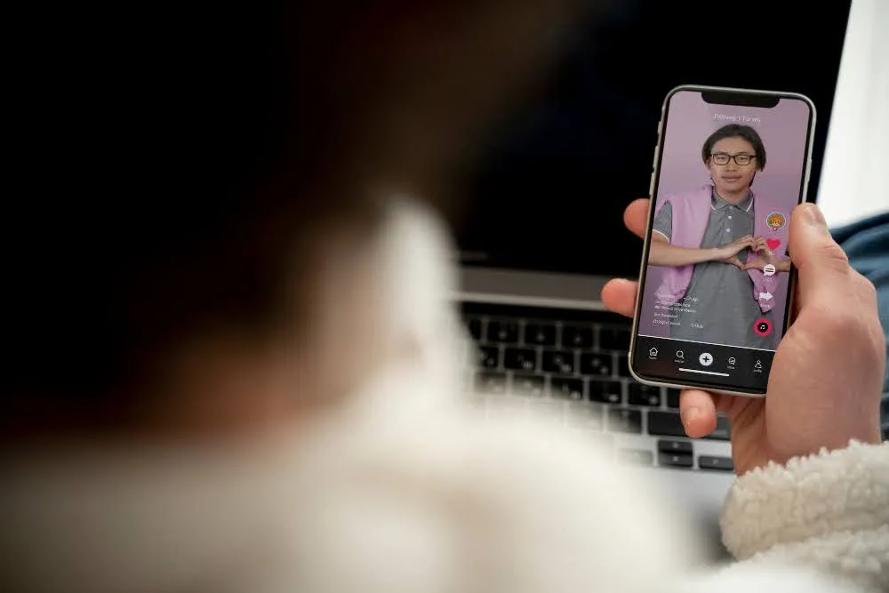 Tren Video Unboxing di TikTok: Dampak Teknologi pada Konten Digital