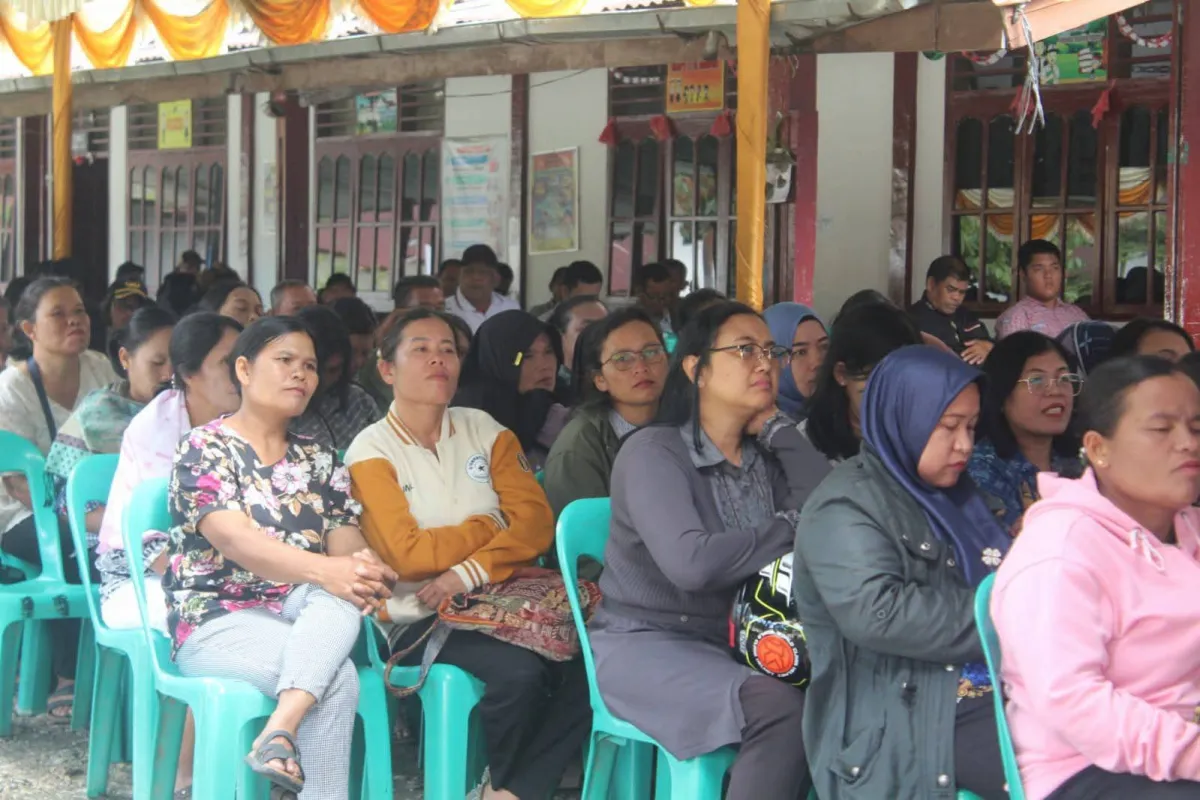Seminar Parenting di SMA Negeri 1 Salak: Membangun Karakter Remaja Melalui 7 Kebiasaan Positif