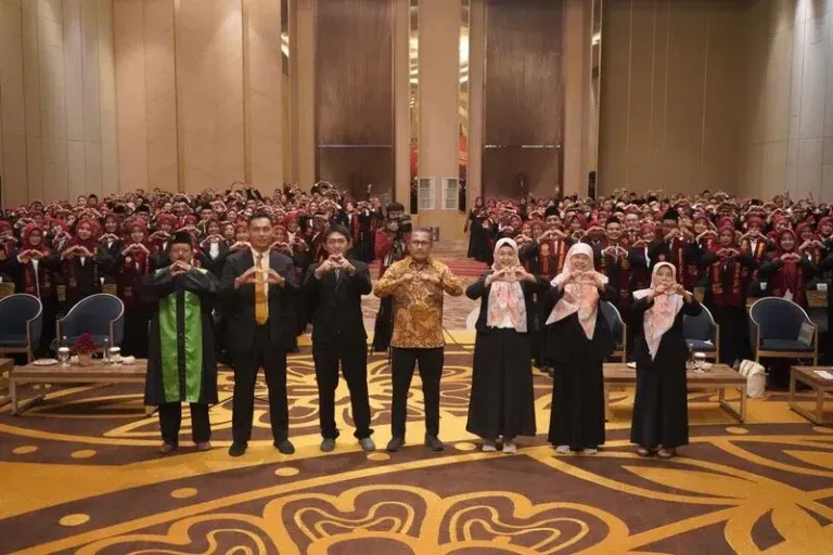 3.016 Mahasiswa PPG UMM Dikukuhkan Sebagai Guru Profesional