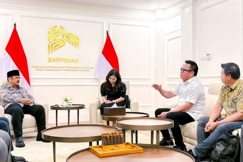 Bupati Morut Minta Dukungan Bappenas untuk Perbaikan Infrastruktur Daerah