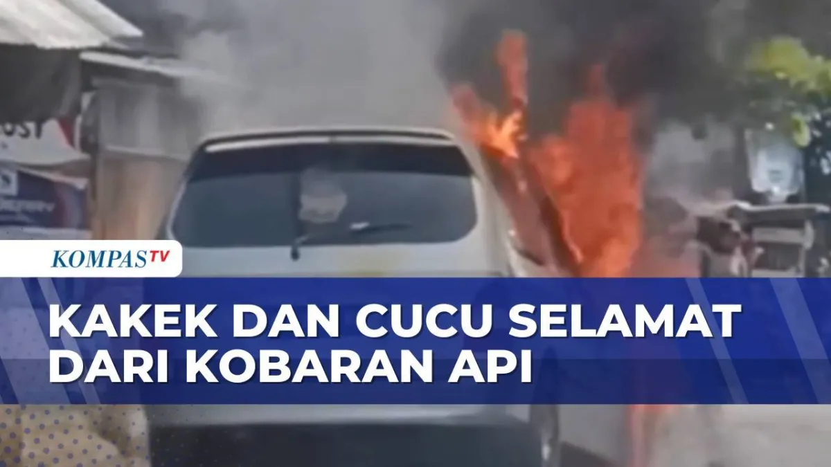 Kakek dan Cucu Selamat Usai Mobil Terbakar di Tulungagung