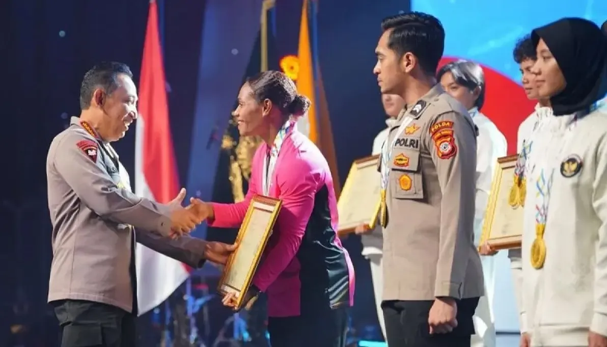 Kapolri Berikan Penghargaan kepada Atlet Polri Berprestasi di SEA Games 2025